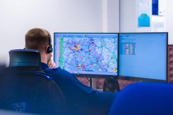 Cambridgeshire Police 101 call wait time in top 10 of forces