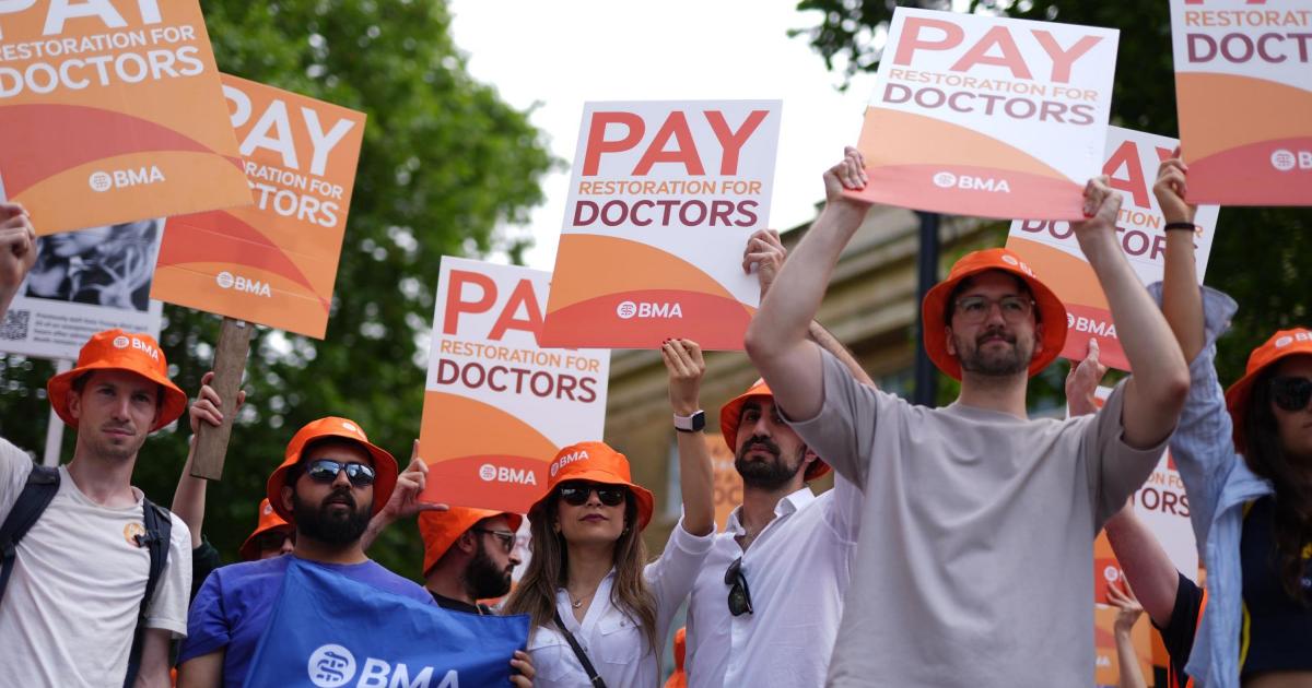 Resident doctors warn of ‘immensely disruptive’ potential co-ordinated strikes