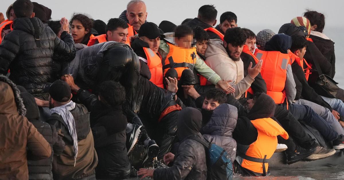 Migrant daily arrivals top 1,000 for first time this year