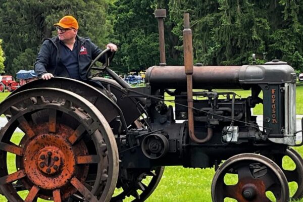 Enthusiasts flock to UK's largest tractor festival