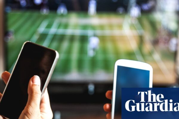 Adults in Great Britain now spending more time on mobiles than watching TV | Digital media