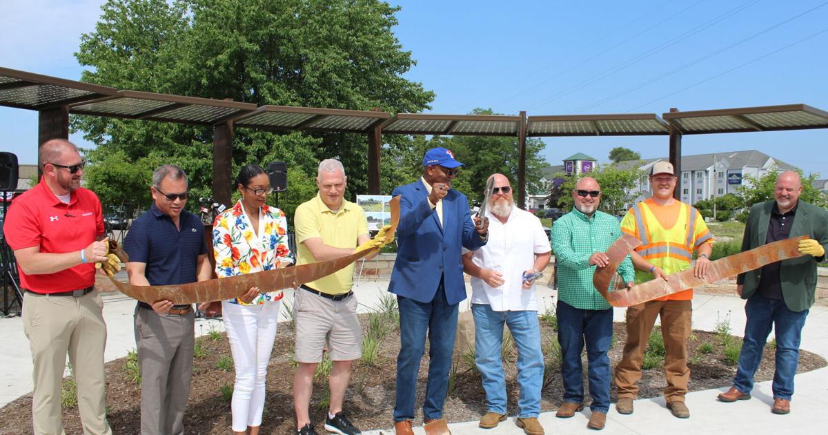 City cuts ribbon on streetscape project | News