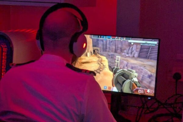 UK Royal Navy Has Gaming Computer Room for Esports on Aircraft Carrier UK Royal Navy Has Gaming Computer Room for Esports on Aircraft Carrier