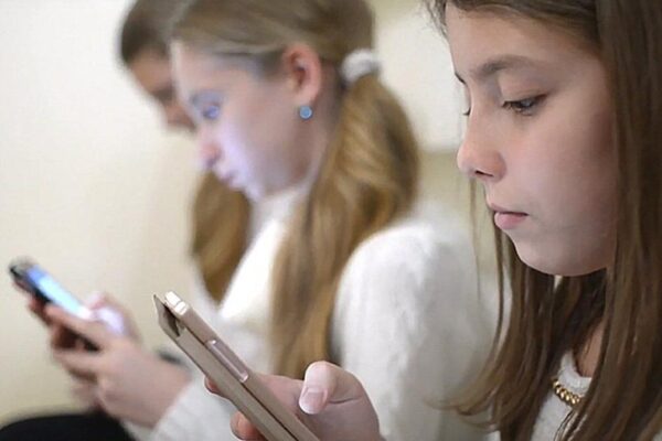 New law bans cell phones for Texas students on campus | Texas Headlines