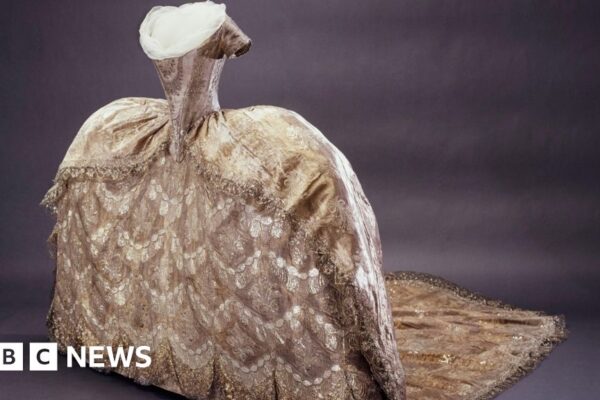 London V&A to host Marie Antoinette fashion exhibition