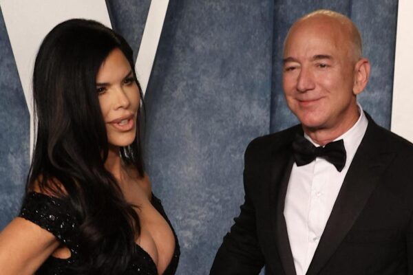Jeff Bezos And Lauren Sanchez’s Luxurious Gift For Their A-List Wedding Guests Revealed Yahoo entertainment home