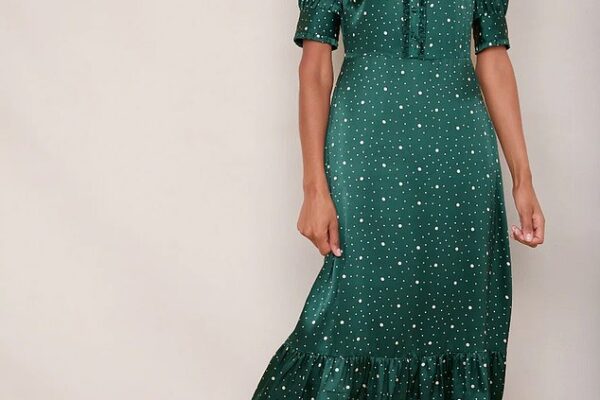 I'm a fashion expert and these are my 8 wedding guest rules. From the dress style that will make you look old to the colours you must NEVER wear - and the hat mistakes to avoid