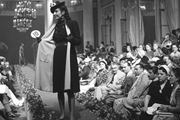 Venice, fall-winter 1941-1942 fashion show featuring models dressed in outfits made from autarchic materials under the guidance of the National Fashion Board and the National Clothing Federation, in the presence of the Duchess of Genoa and Count Volpi 1941 Foto Attualità/ Luce Cinecittà Archive
