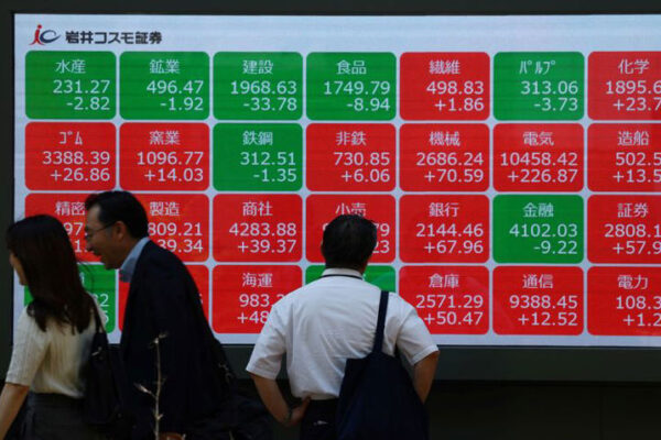 Stocks struggle, oil up for 3rd week as Trump weighs US action on Iran