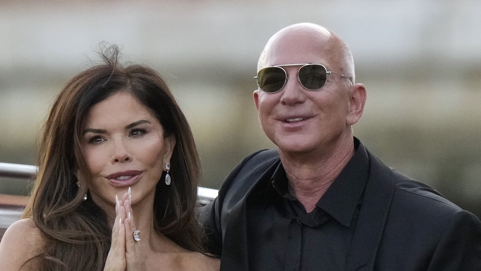 Jeff Bezos, Lauren Sanchez dine at Venice’s Harry’s Bar on first date as husband and wife; photo surfaces | World News