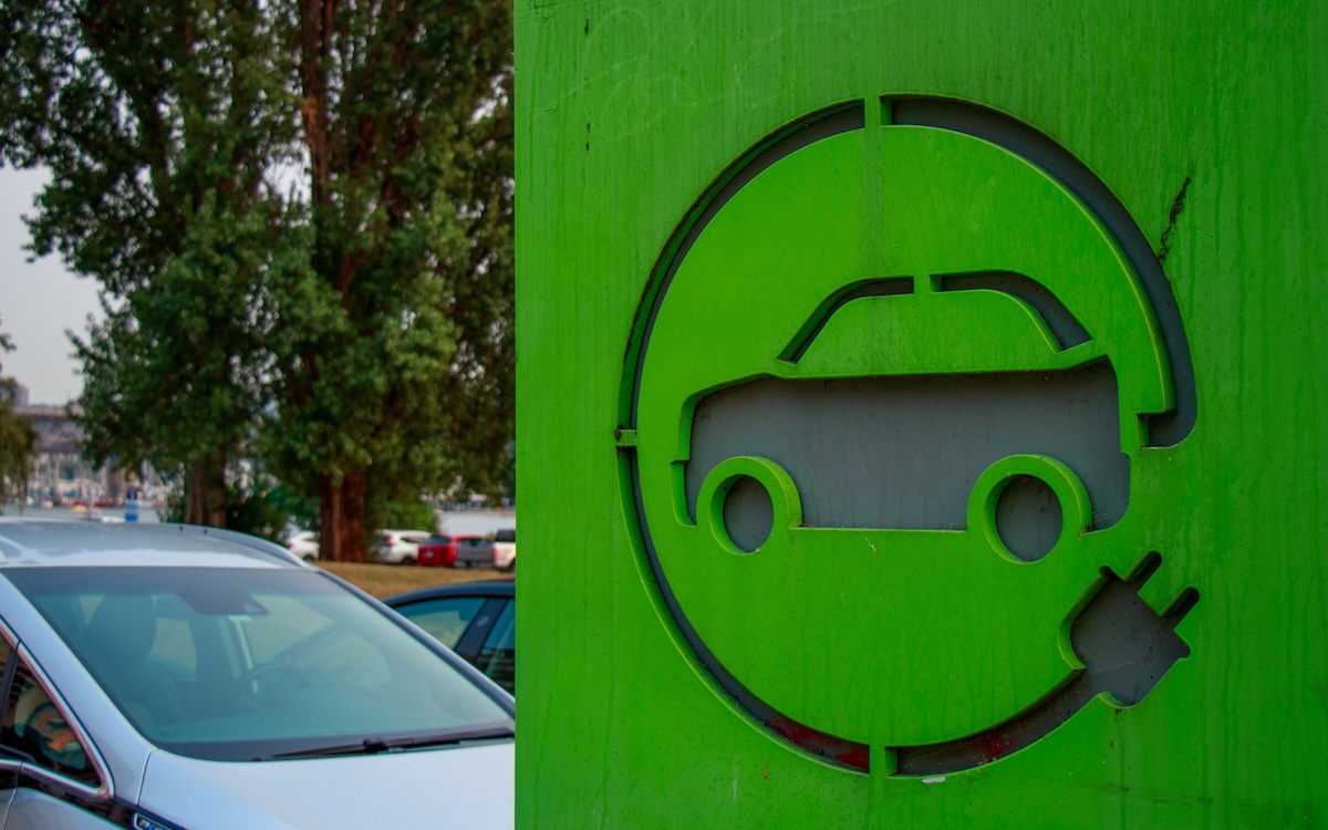 BloombergNEF predicts robust EV sales in 2025, uncertainty after