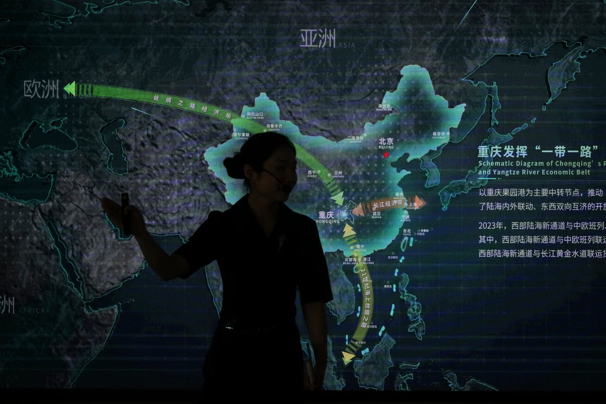 Photos of the busy ports on the Yangtze River after China-US trade friction cools