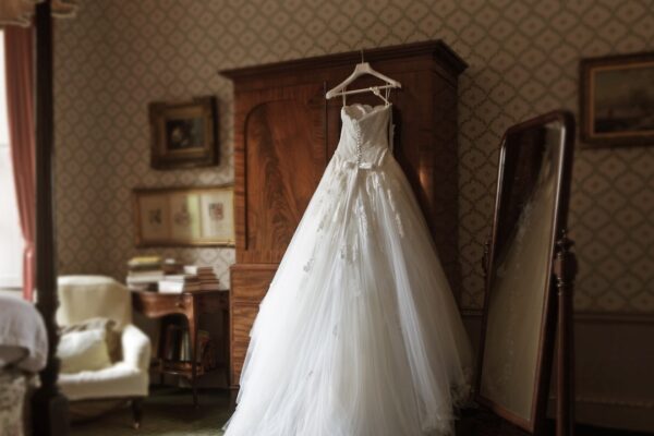 Why a Wedding Dress Rental Might Be the Perfect Addition to Your Bridal Wardrobe