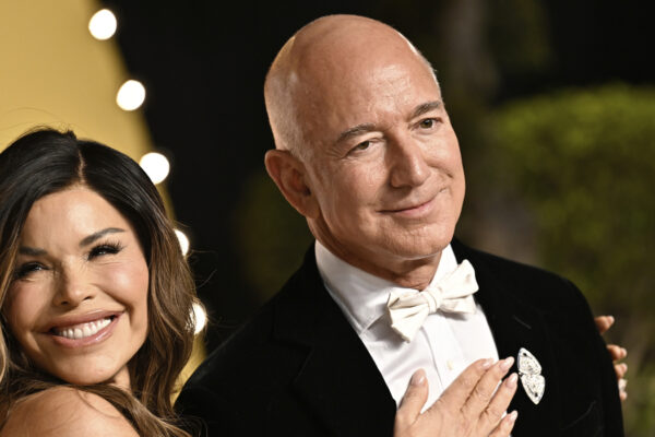 Jeff Bezos and Lauren Sanchez’s ‘tacky’ wedding invitation draws flak: ‘Taste cannot be bought’ | Trending Jeff Bezos and Lauren Sanchez’s ‘tacky’ wedding invitation draws flak: ‘Taste cannot be bought’ | Trending