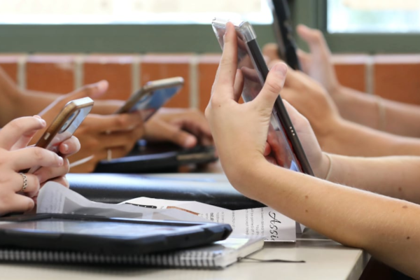 North Carolina cell phone ban in schools passes House, Senate North Carolina cell phone ban in schools passes House, Senate