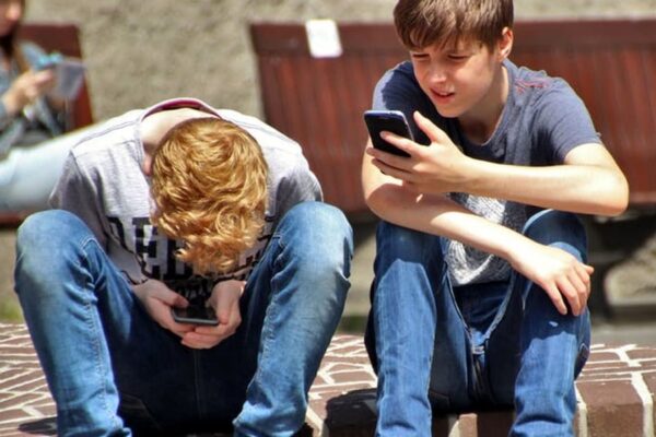 Gilbert Public Schools approves cellphone ban for K-8 students Gilbert Public Schools approves cellphone ban for K-8 students