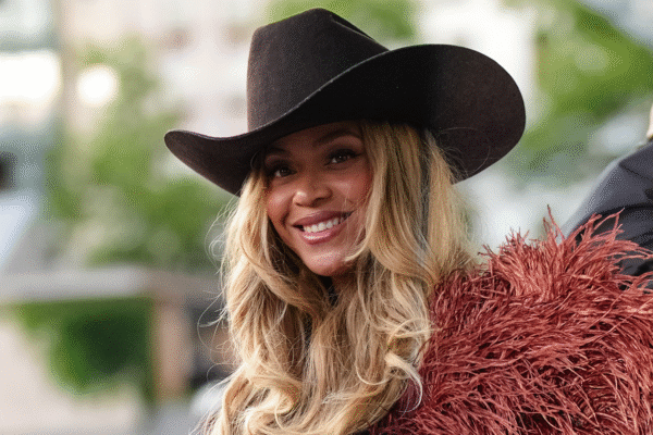 Beyonc&eacute; makes a surprise appearance at the Louis Vuitton Spring 2026 men's show in a denim jumpsuit