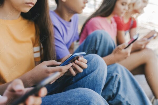 New cell phone policy for Baltimore City students in 2025-26
