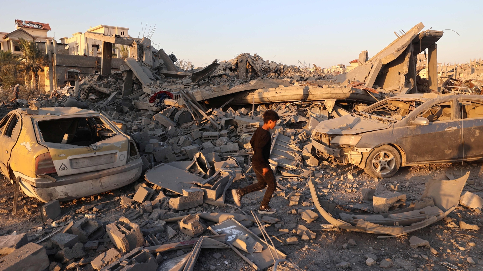 Israeli strikes kill at least 34 in Gaza amid ceasefire talks, say health staff | World News