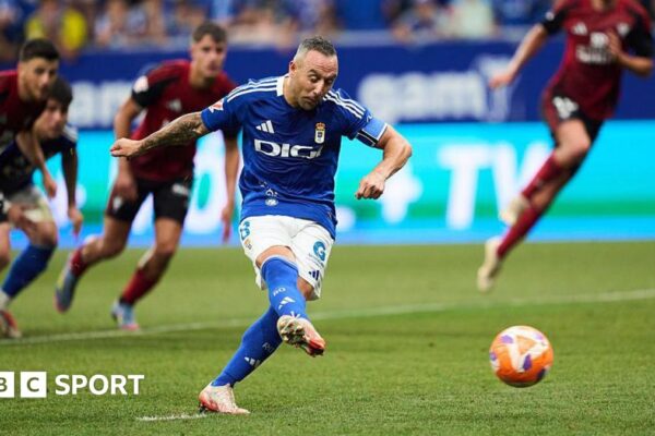 Santi Cazorla converts from the penalty spot