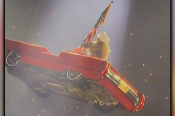 Beyoncé has scary technical malfunction at "Cowboy Carter" concert