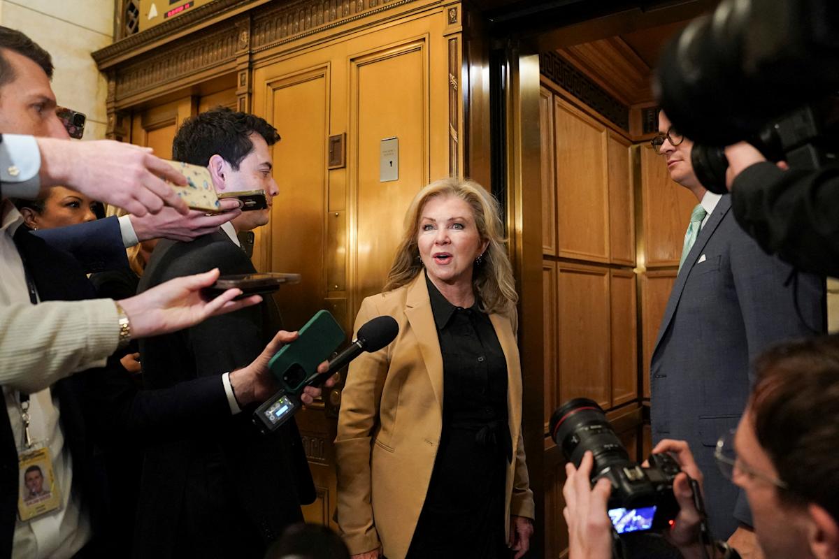 US senators reintroduce bill to open Apple and Google's app stores