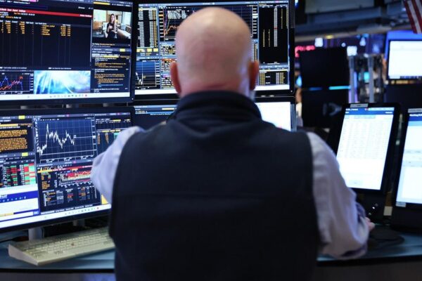 Stocks are up, but consumer confidence in economy is down, CBS News poll finds