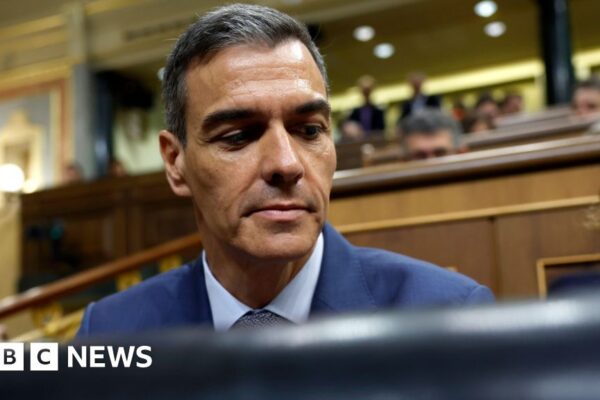 Embattled Sánchez resists clamour for resignation