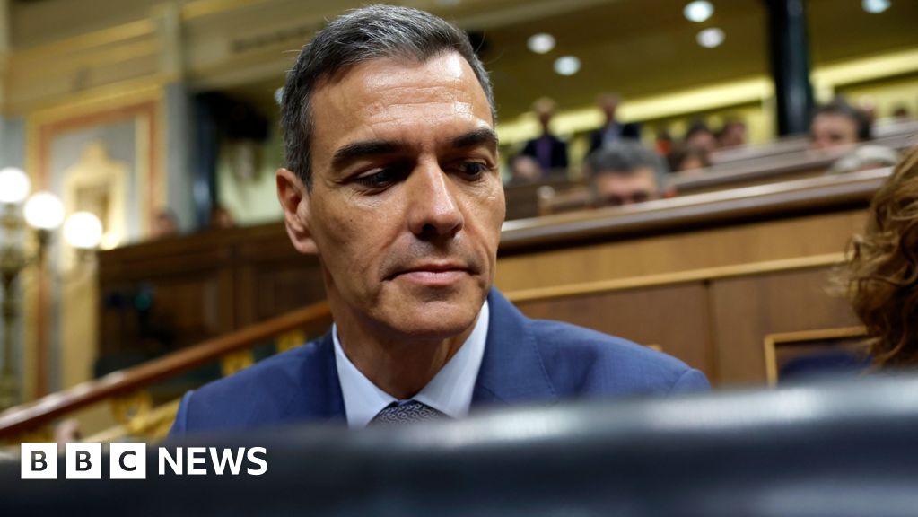 Embattled Sánchez resists clamour for resignation