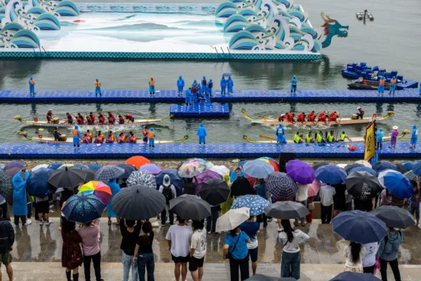 Chinese travel more during Dragon Boat holiday but spending lags