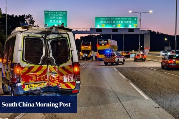 Hong Kong constable’s condition improving after fall from bridge: police chief Hong Kong constable’s condition improving after fall from bridge: police chief