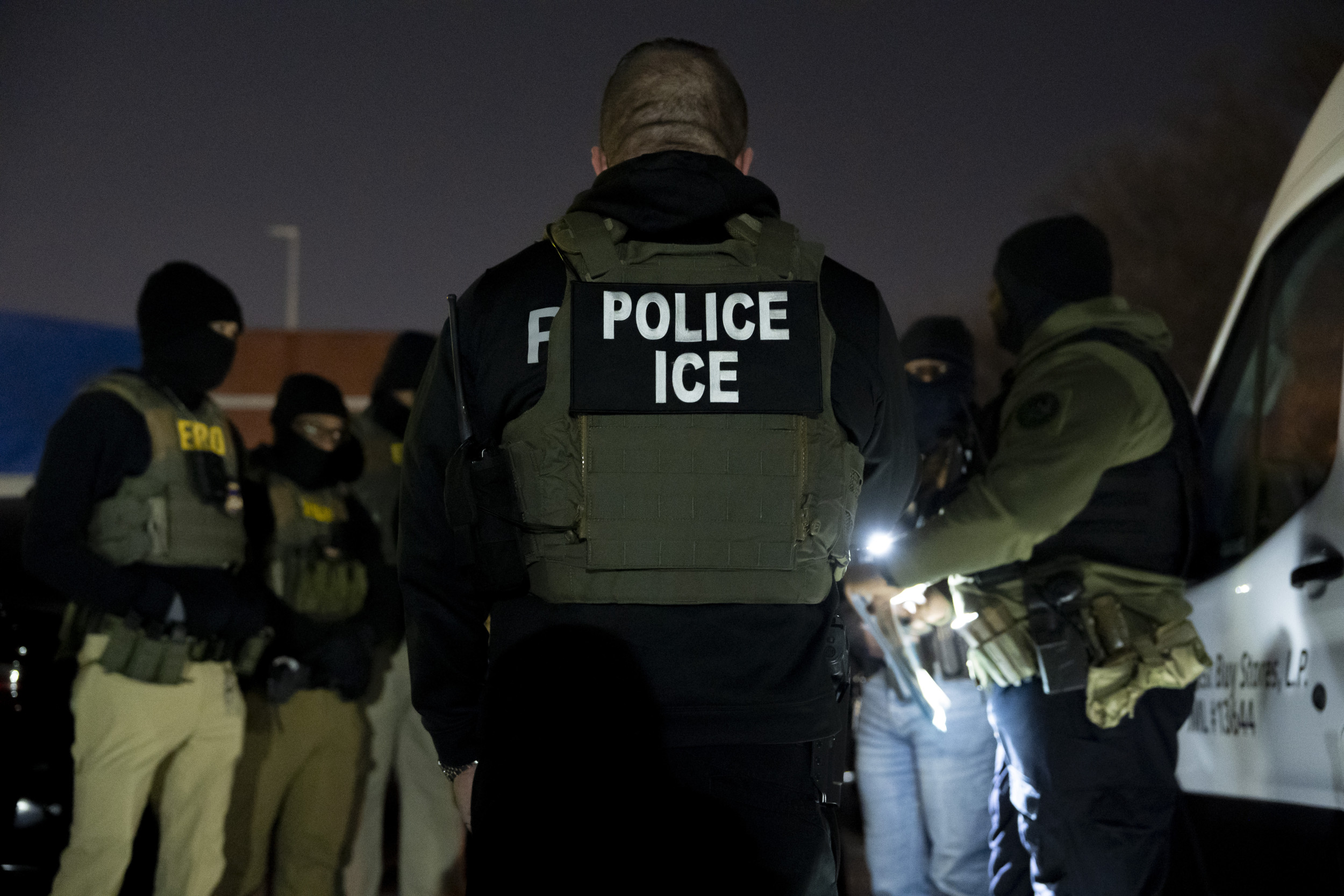 Facial recognition immigration officials