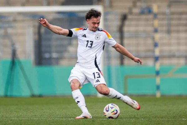 Official | Wolfsburg seal Aaron Zehnter capture