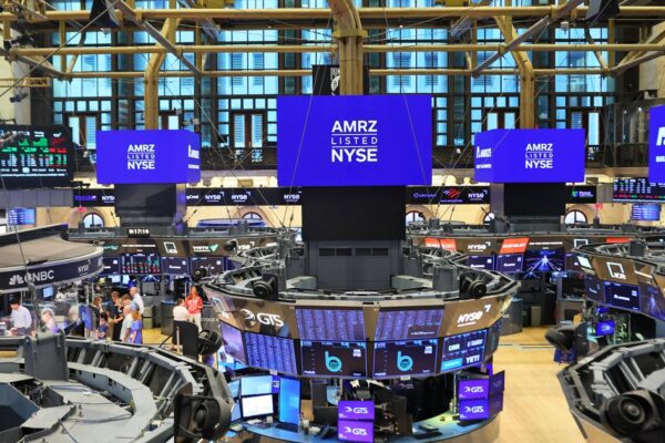 Stock market hits record highs as investors bet on trade deals, Fed rate cut Stock market hits record highs as investors bet on trade deals, Fed rate cut