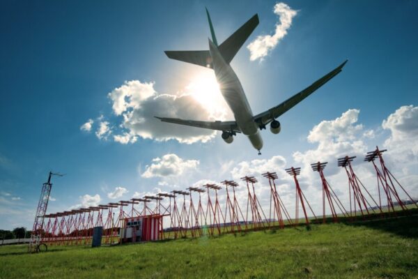 UK Government Fast-Tracks Flight Path Overhaul Plan to Reduce Travel Times