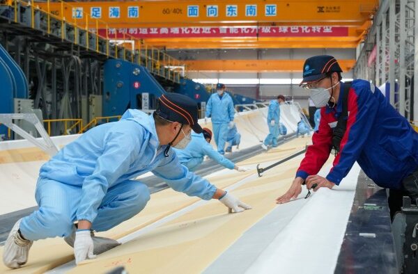 Mingyang workers making turbines in China