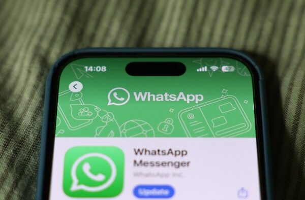 An image of the WhatsApp app on a phone screen