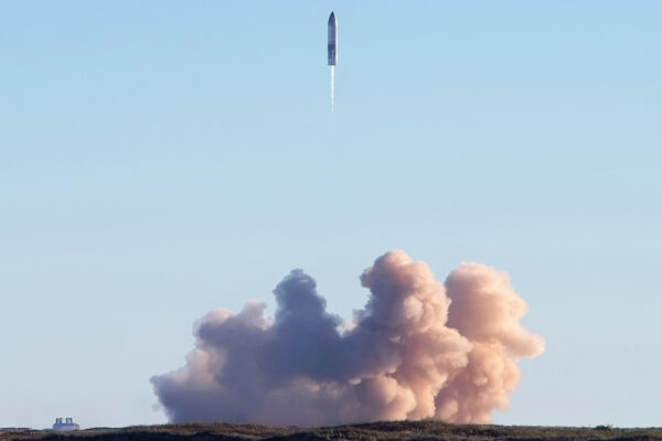 A blob of white sits at the bottom of the screen with a floating cylinder above.