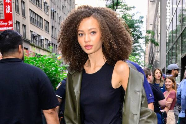 The Shoe Color Trend to Wear With White Pants