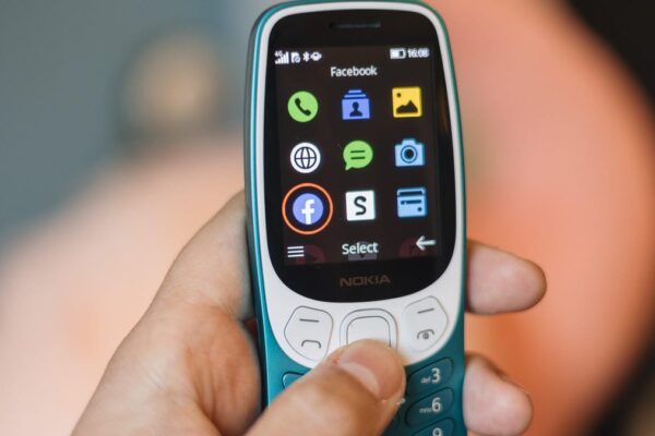 Nokia 3210 in hand