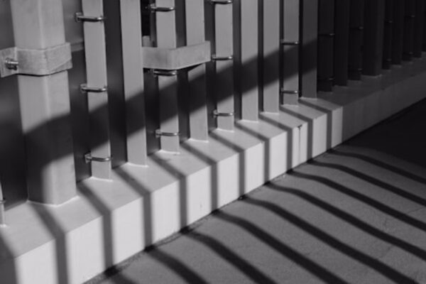 UK: Female prison guard faces jail sentence for ‘sexual communication’ with inmate | World News