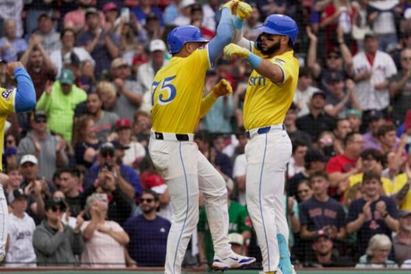 Red Sox snap longest skid of the season in blowout fashion
