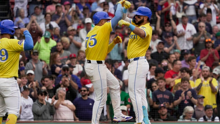 Red Sox snap longest skid of the season in blowout fashion