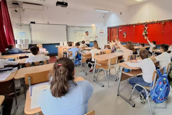 600,000 students, teachers, and parents involved in promoting healthy eating through the educational program organized by the Taste Celebration Association, supported by the Auchan Foundation