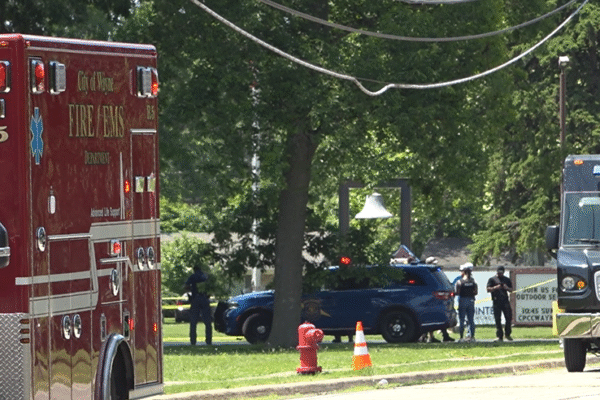 1 injured, suspect dead after shooting at church in Wayne, Michigan 1 injured, suspect dead after shooting at church in Wayne