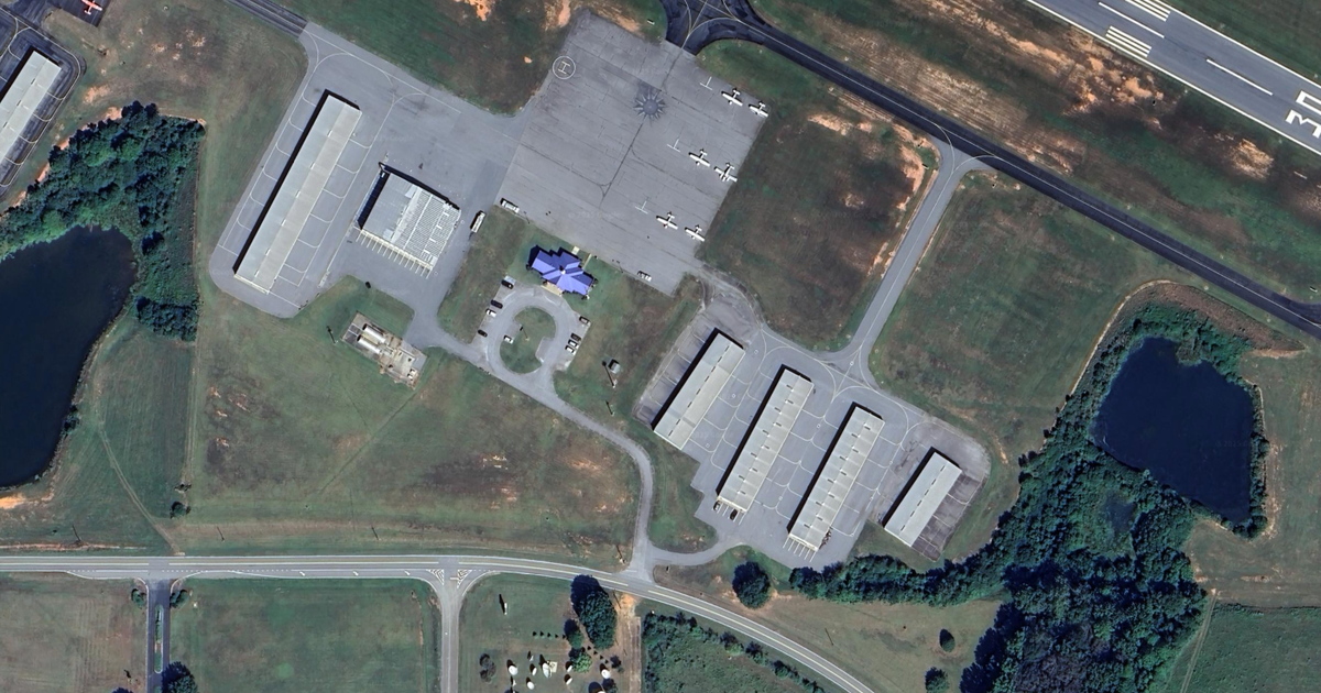 Skydiver dies after her parachute hit another jumper's gear while approaching airport in Georgia