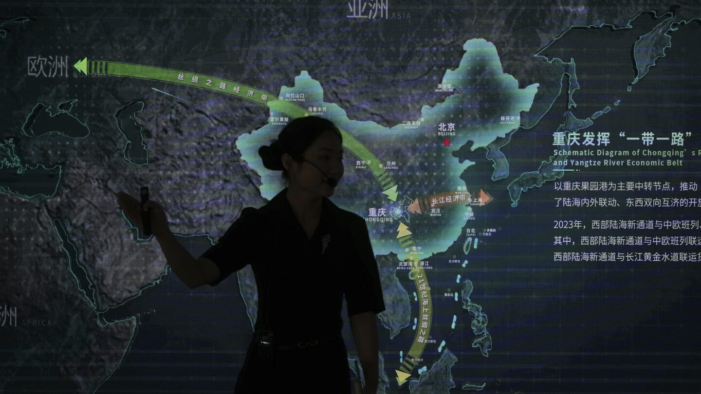 Photos of China's busy inland ports after trade friction eases