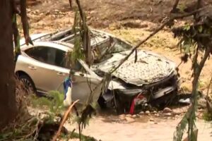 Texas campground owner describes waking people up during flash floods: "It was just chaos"