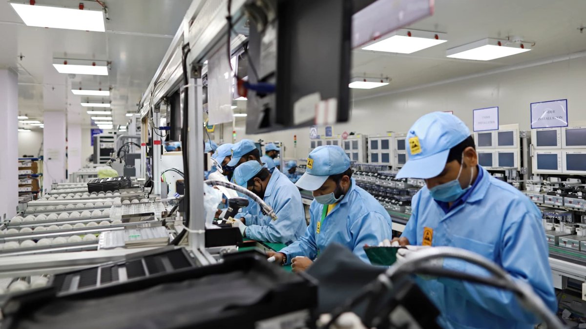 India overtakes China in smartphone exports to the U.S. as manufacturing jumps 240%, report shows – NBC Los Angeles