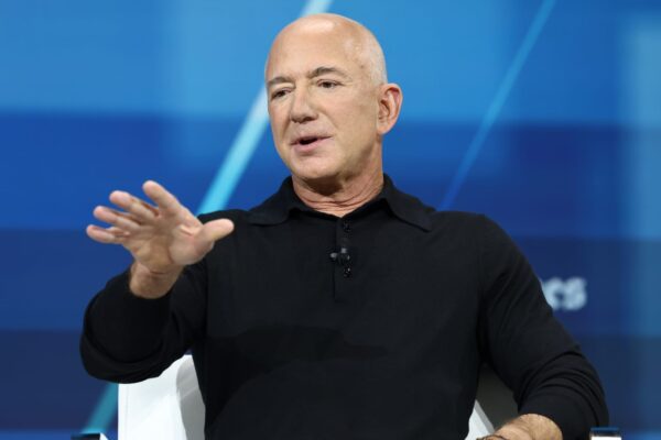 Trump met with Amazon's Jeff Bezos at White House last week: Sources